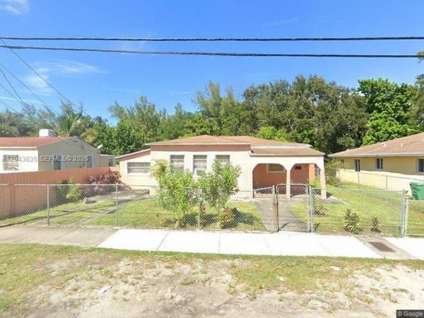 111 NW 64th St , Miami, FL 33150