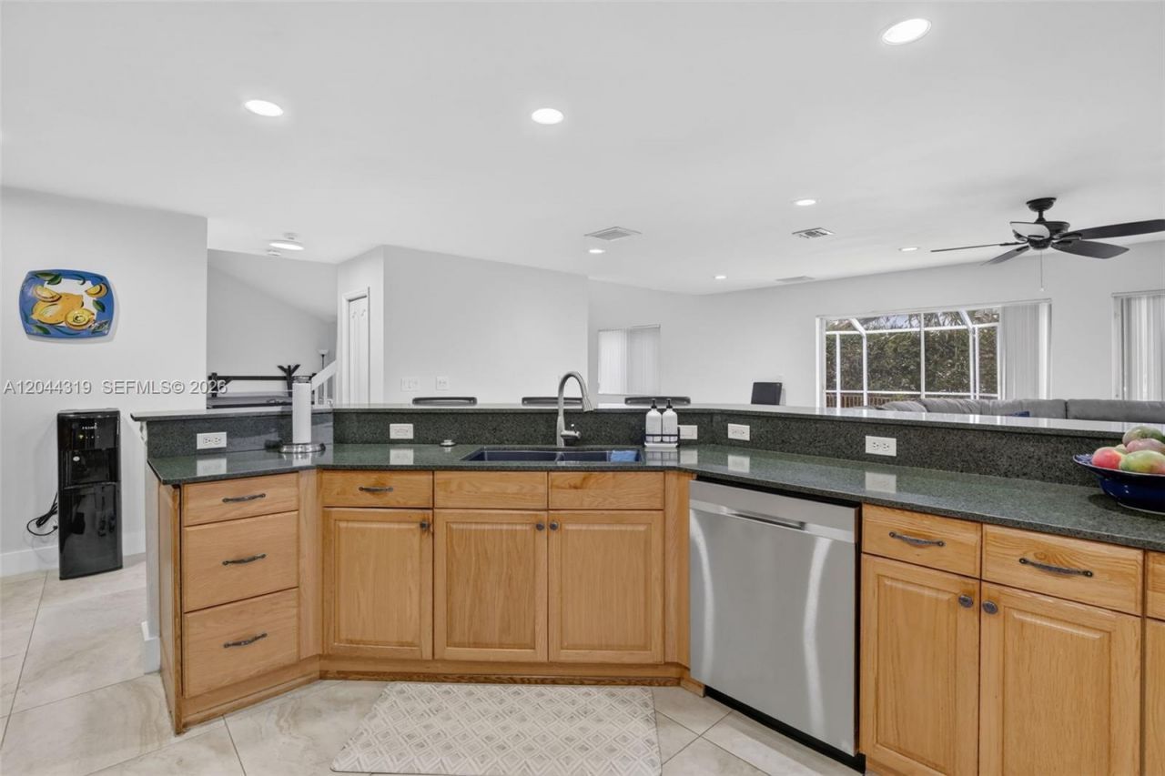 19322 NW 11th St , Pembroke Pines, FL 33029 Photo