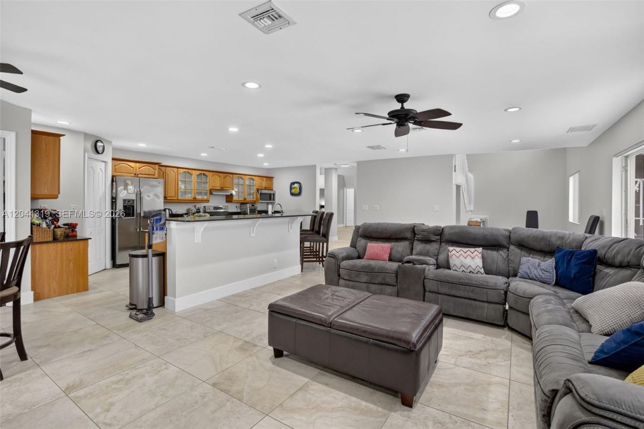 19322 NW 11th St , Pembroke Pines, FL 33029 Photo