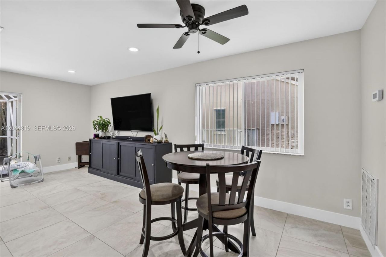 19322 NW 11th St , Pembroke Pines, FL 33029 Photo