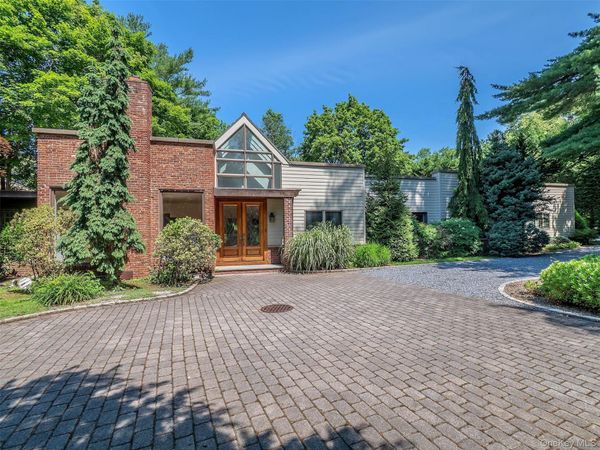 3 West Drive , Manhasset, NY 11030