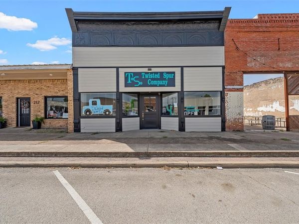 219 E Ave C, Rosebud, TX 76570