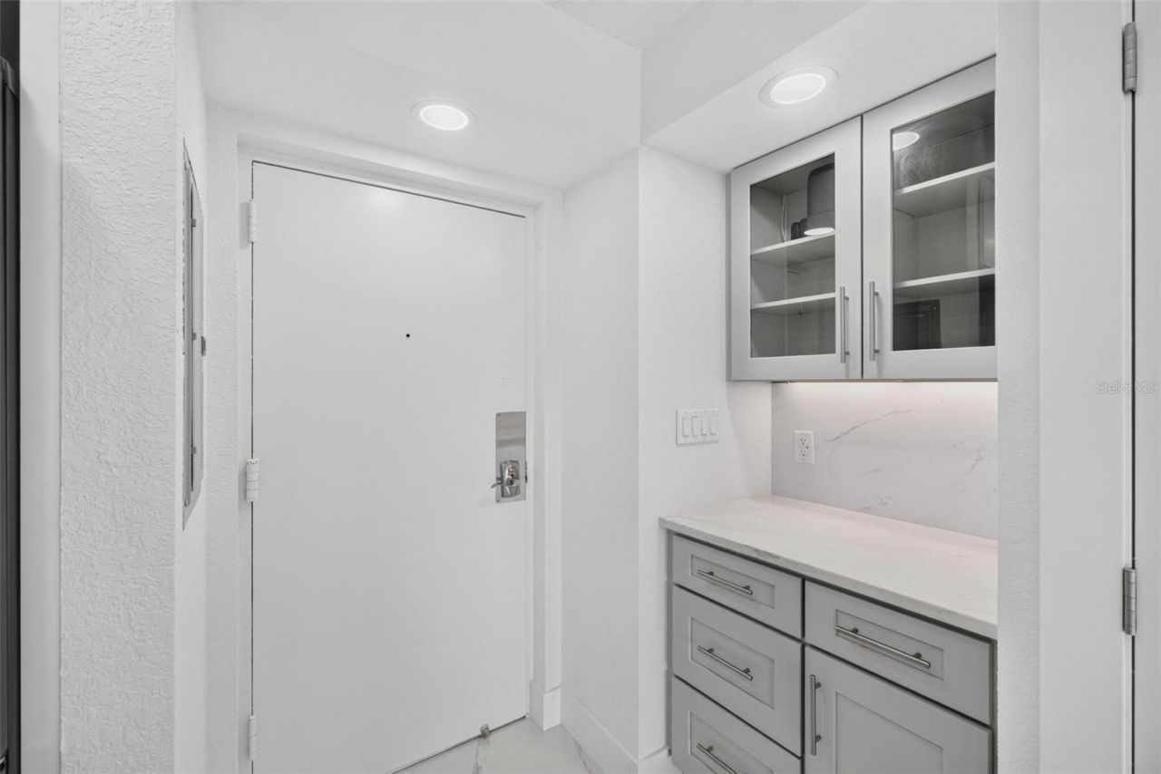 4900 Brittany Drive S, Unit 405, Saint Petersburg, FL 33715 Photo