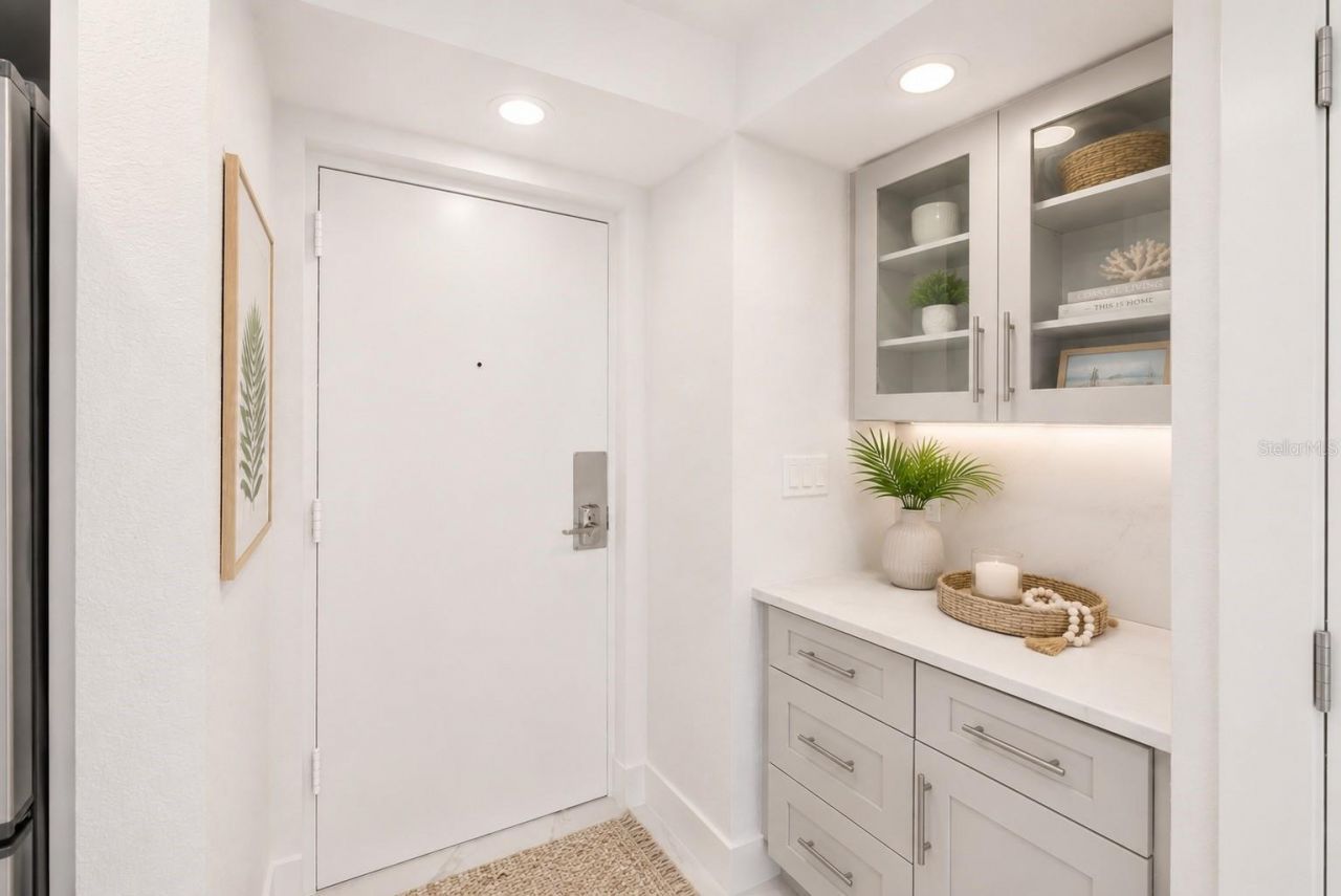4900 Brittany Drive S, Unit 405, Saint Petersburg, FL 33715 Photo