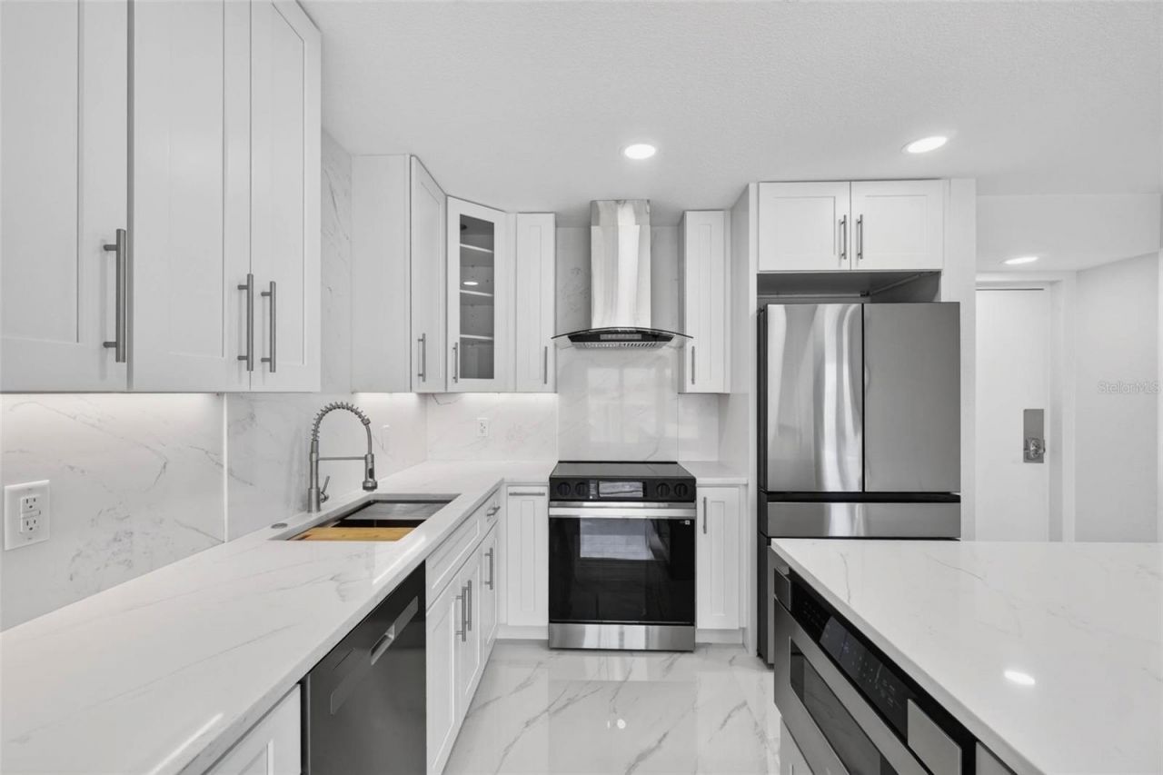 4900 Brittany Drive S, Unit 405, Saint Petersburg, FL 33715 Photo