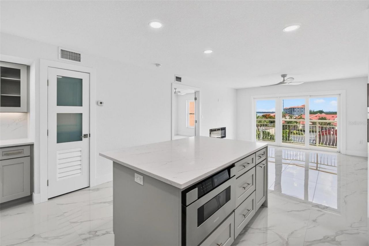 4900 Brittany Drive S, Unit 405, Saint Petersburg, FL 33715 Photo