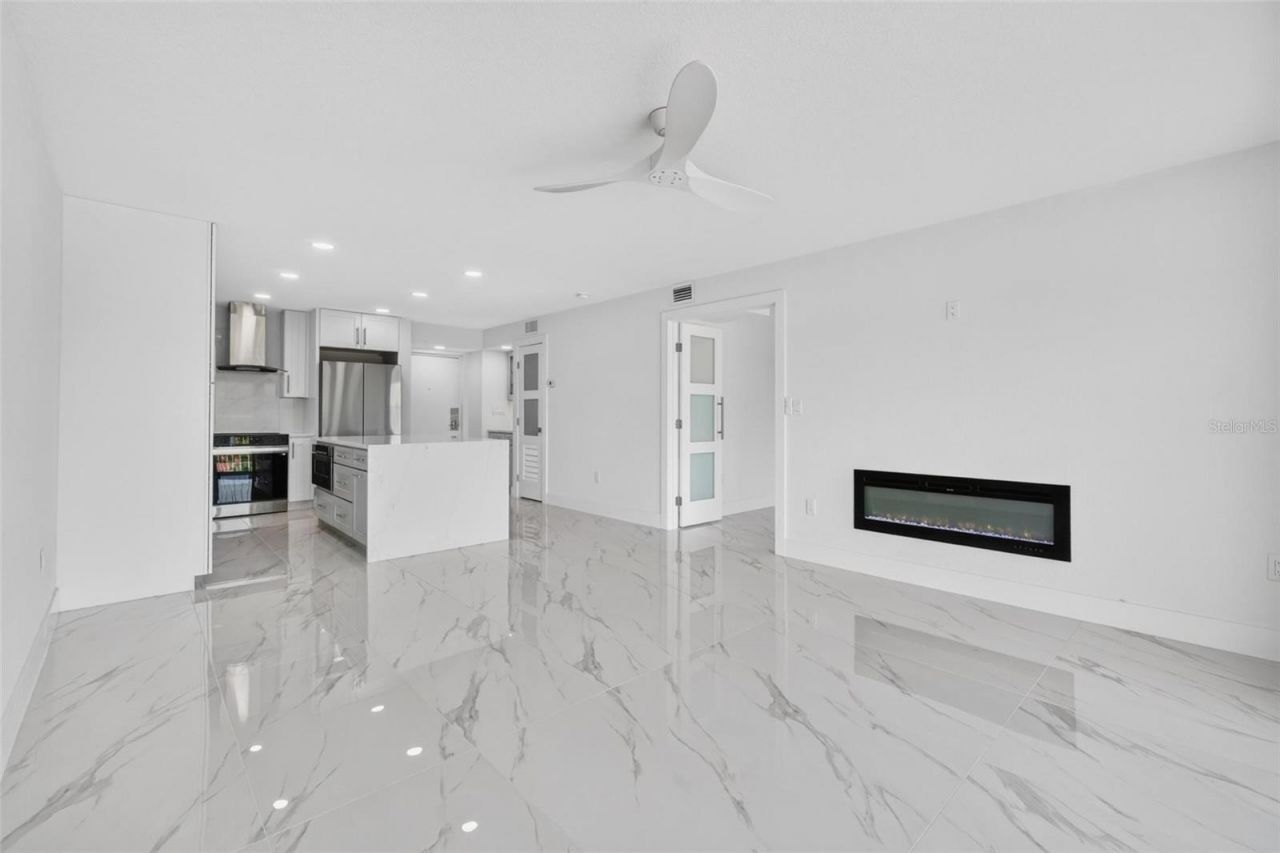 4900 Brittany Drive S, Unit 405, Saint Petersburg, FL 33715 Photo