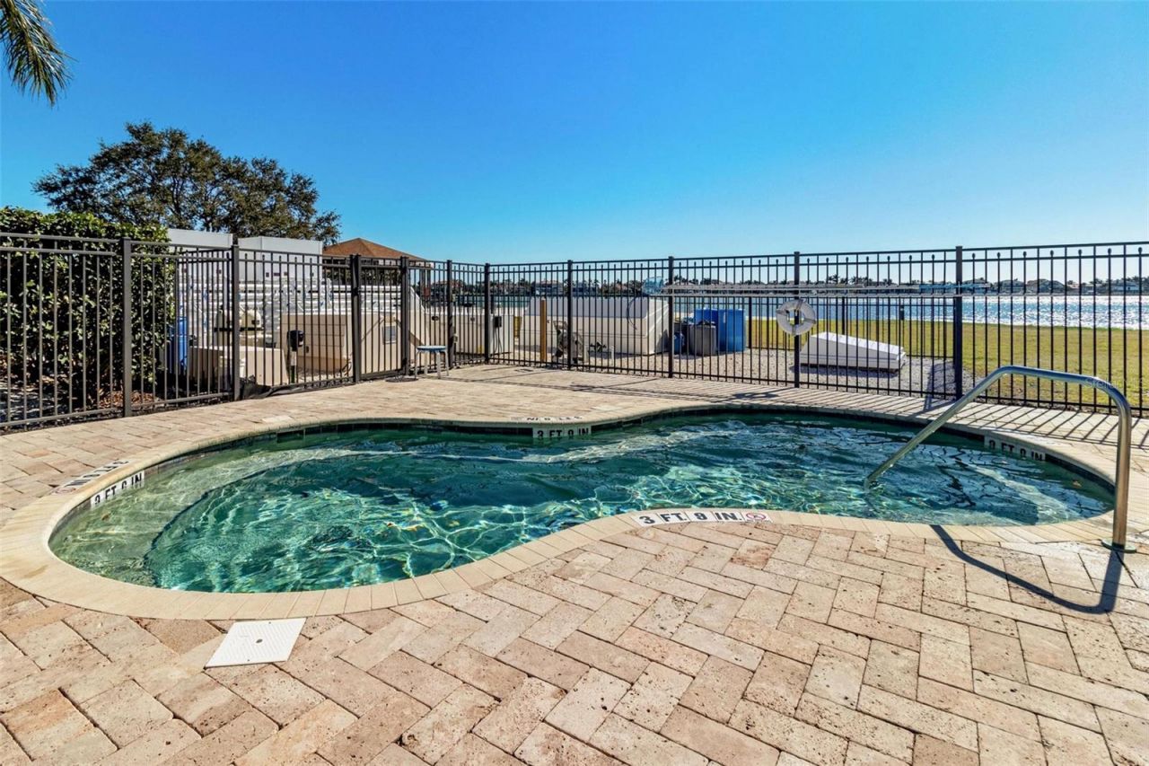 4900 Brittany Drive S, Unit 405, Saint Petersburg, FL 33715 Photo