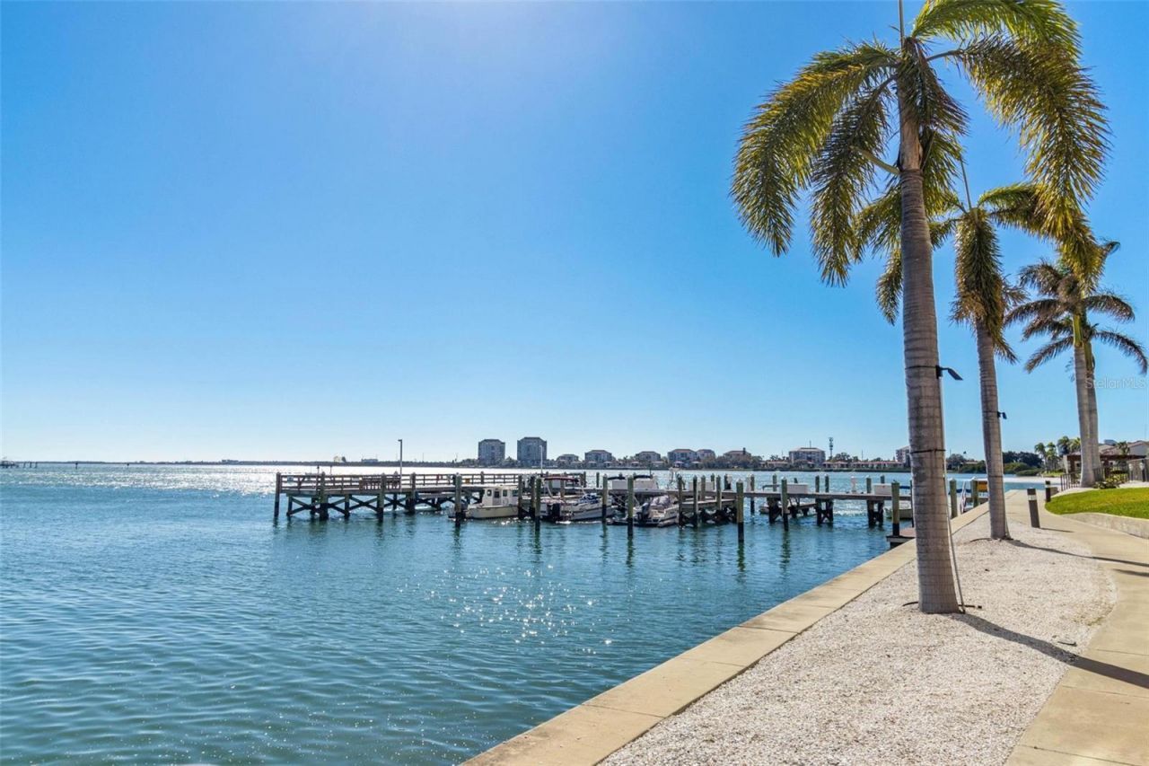 4900 Brittany Drive S, Unit 405, Saint Petersburg, FL 33715 Photo