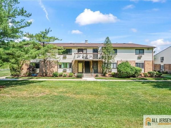 903 Cricket Lane, Woodbridge, NJ 07095