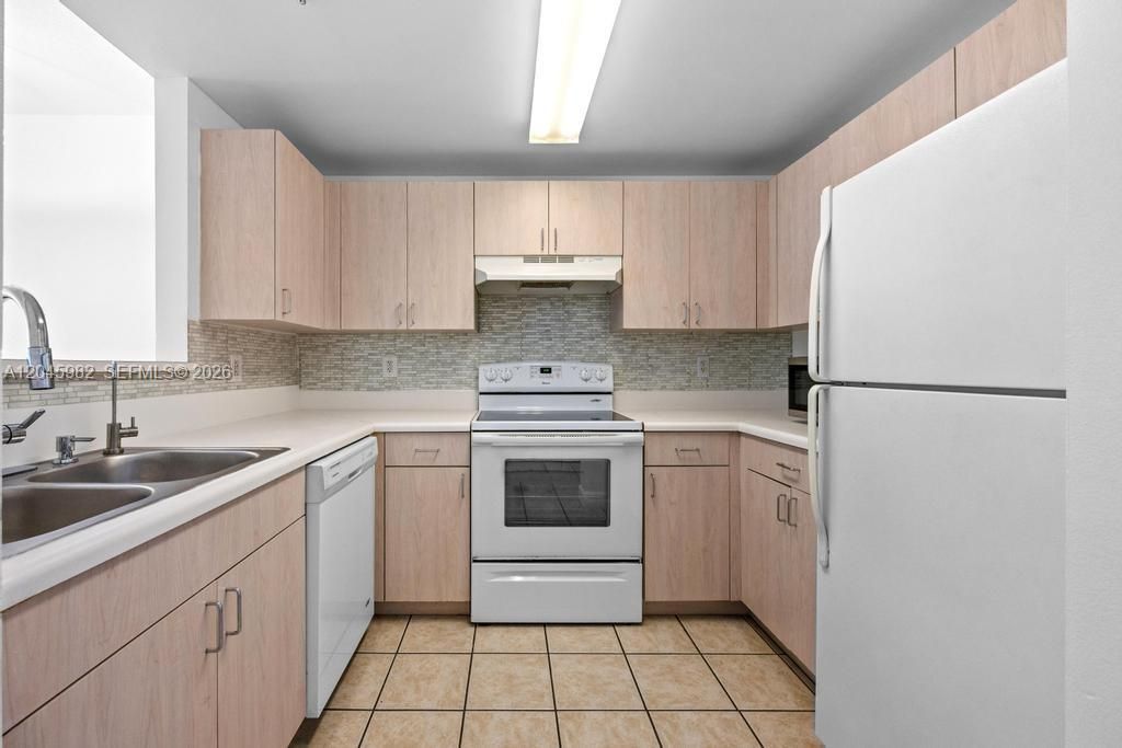50 Menores Ave, Unit 805, Coral Gables, FL 33134 Photo