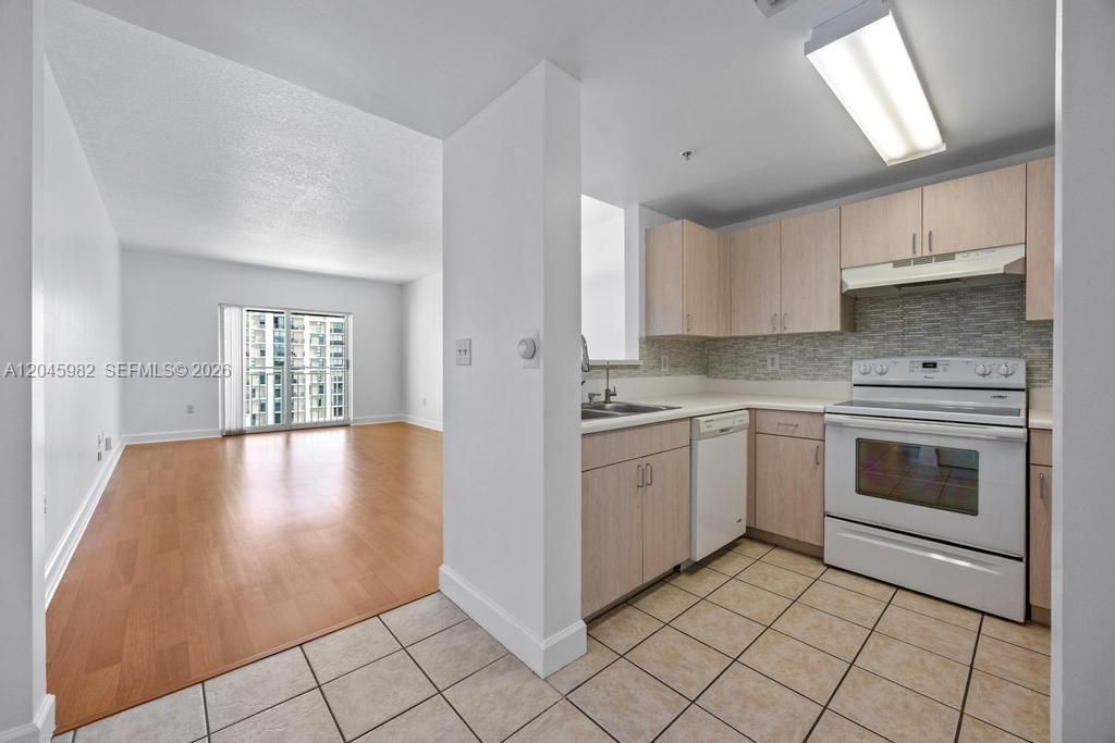 50 Menores Ave, Unit 805, Coral Gables, FL 33134 Photo