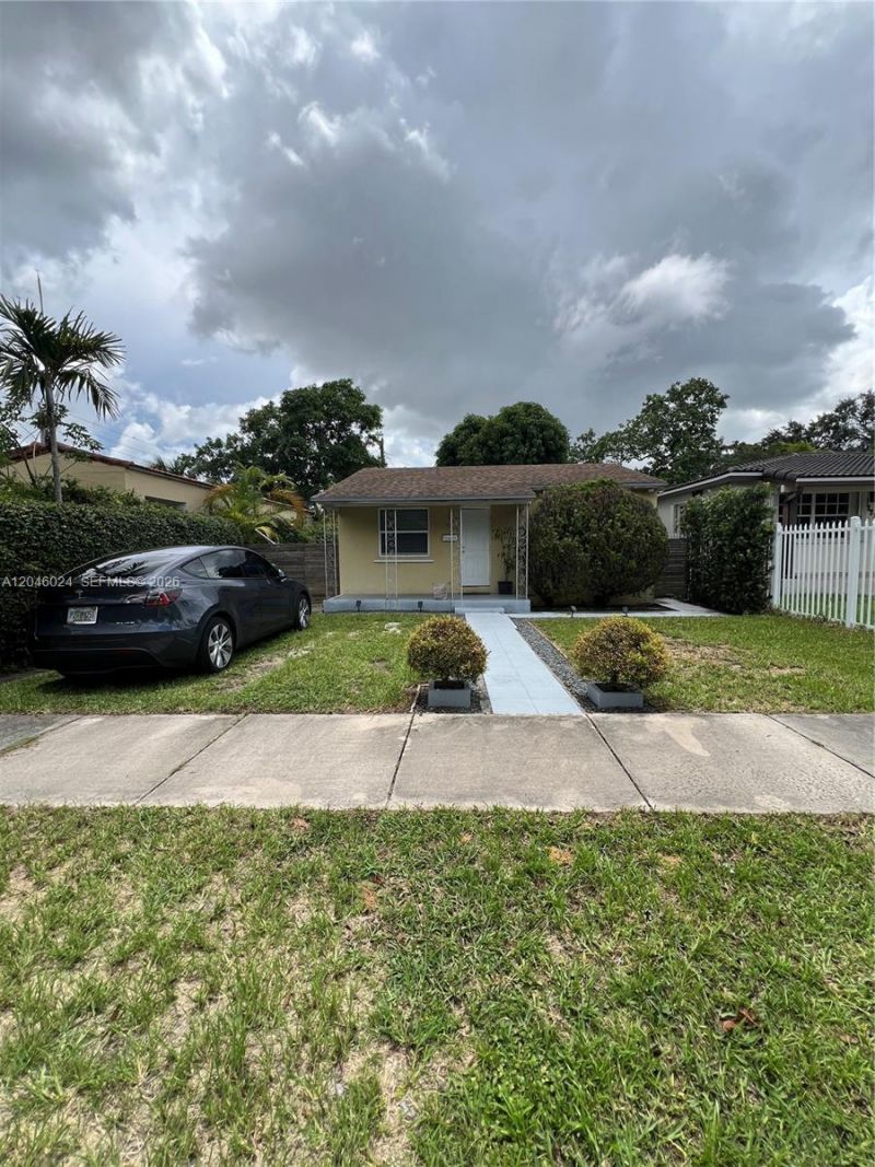 4775 SW 6th St , Miami, FL 33134 Photo