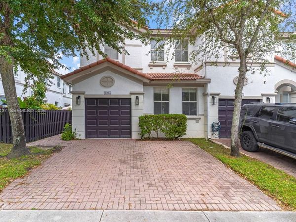 8165 NW 108th Ave, Doral, FL 33178