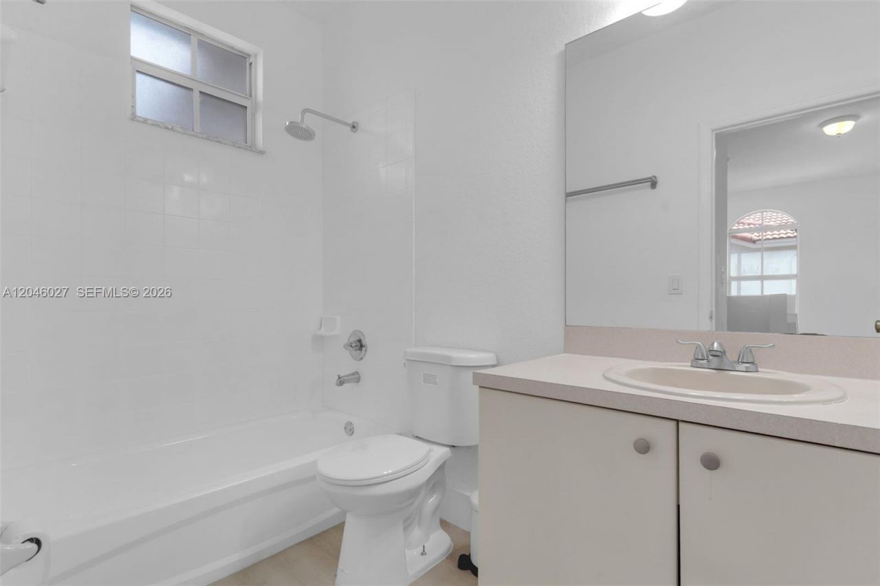 8165 NW 108th Ave, Doral, FL 33178 Photo