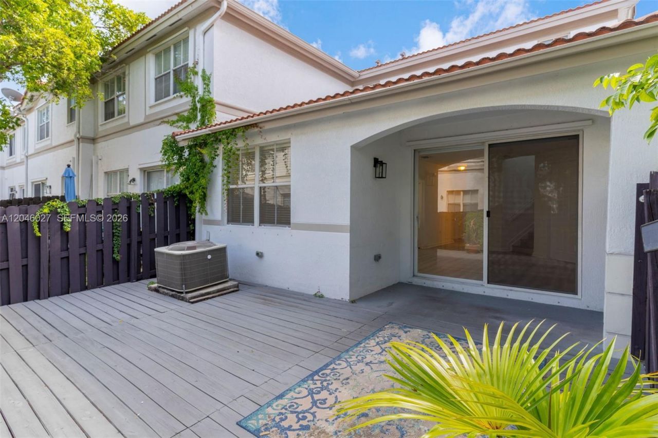 8165 NW 108th Ave, Doral, FL 33178 Photo