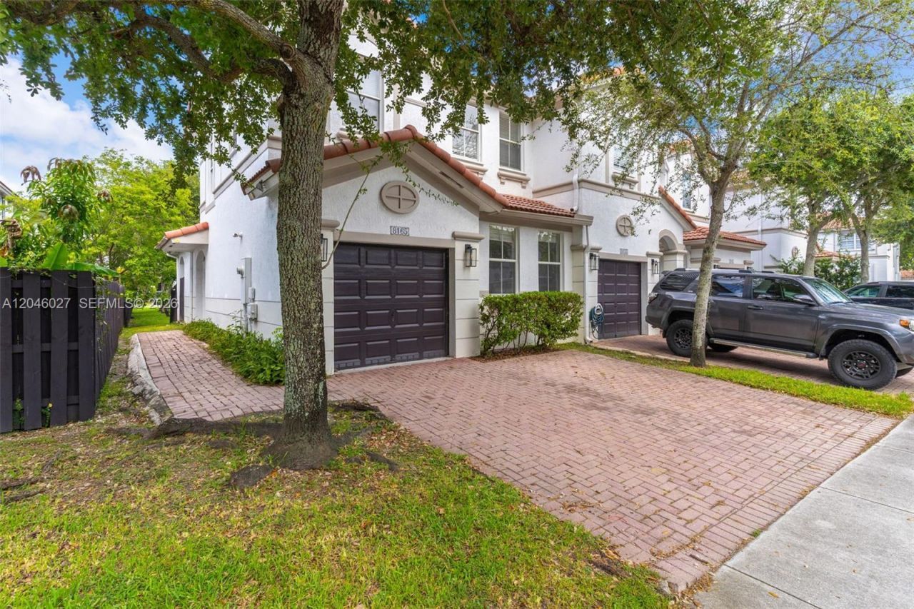 8165 NW 108th Ave, Doral, FL 33178 Photo