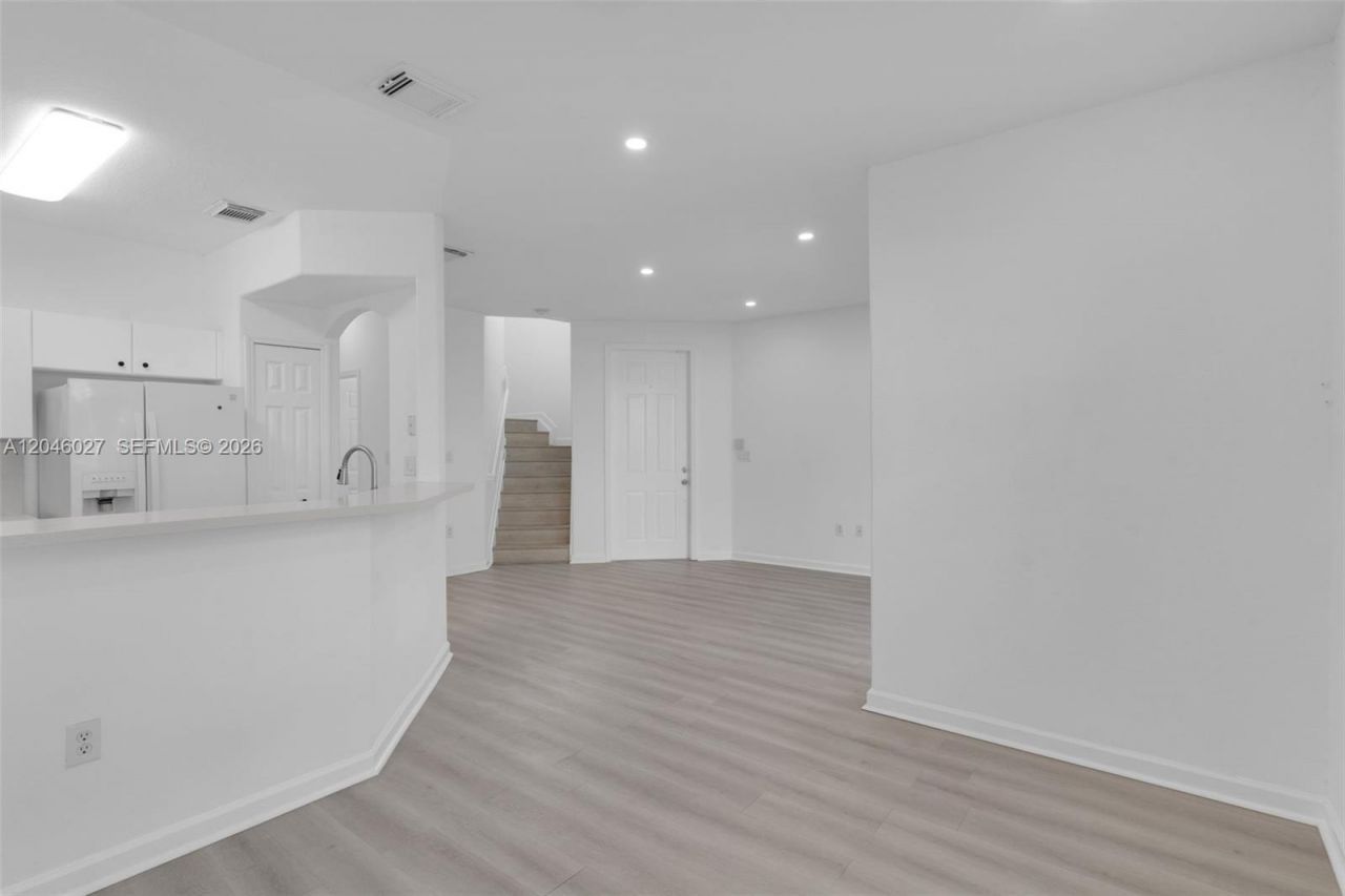 8165 NW 108th Ave, Doral, FL 33178 Photo