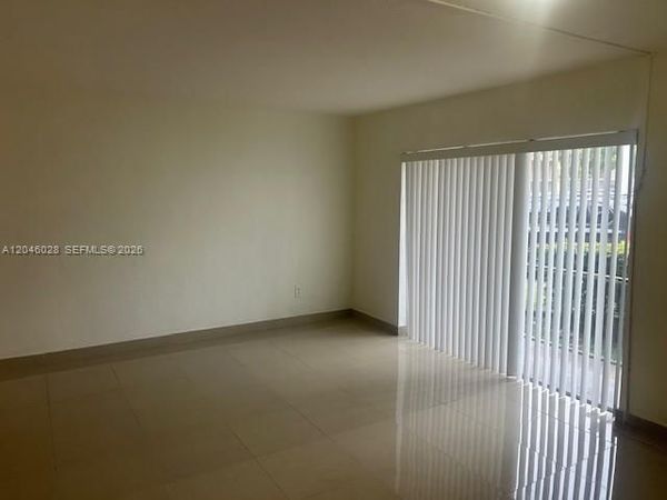 10395 N Kendall Dr, Unit V4, Miami, FL 33176