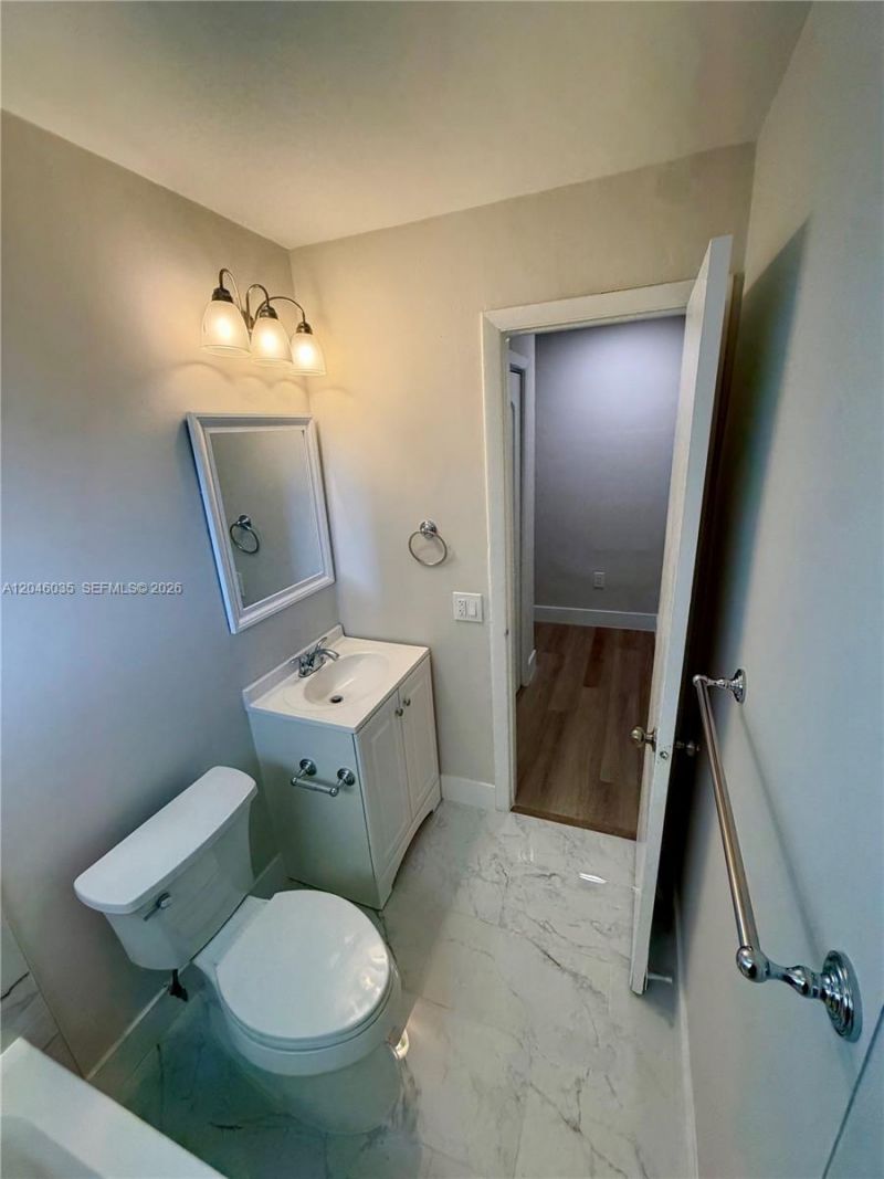 11344 SW 2 St , Unit FRONT, Sweetwater, FL 33174 Photo