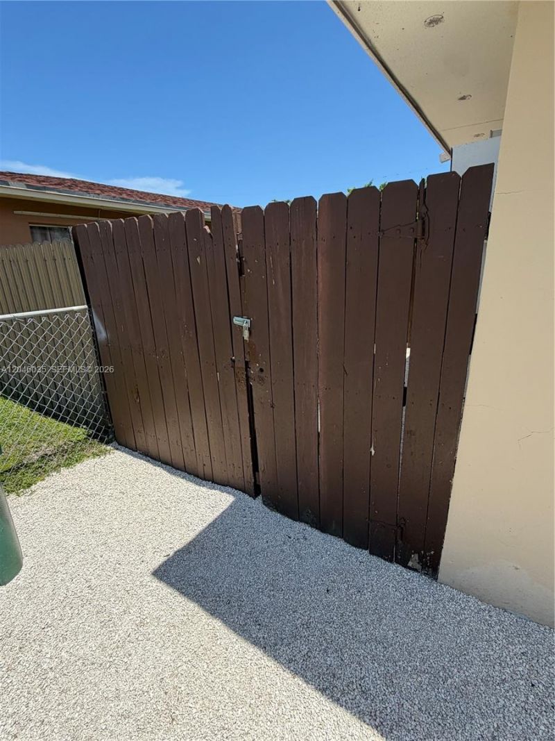 11344 SW 2 St , Unit FRONT, Sweetwater, FL 33174 Photo