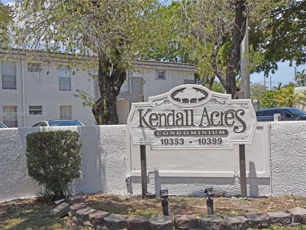 10387 N Kendall Dr , Unit R2, Miami, FL 33176