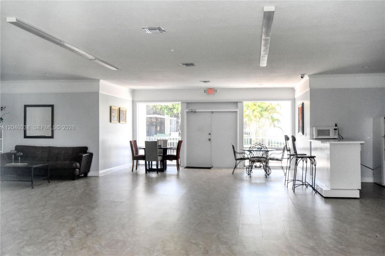 10387 N Kendall Dr, Unit R2, Miami, FL 33176 Photo