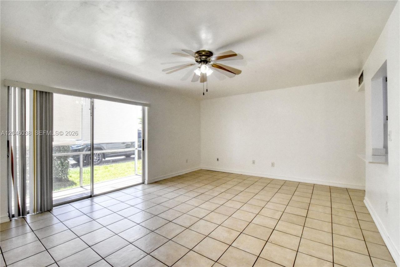 10387 N Kendall Dr , Unit R2, Miami, FL 33176 Photo