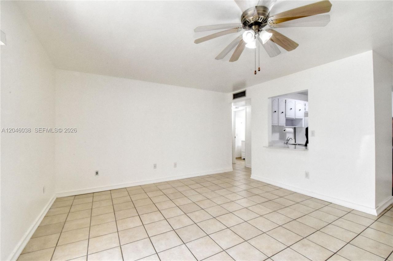 10387 N Kendall Dr, Unit R2, Miami, FL 33176 Photo
