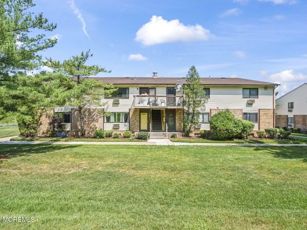 903 Cricket Lane, Woodbridge, NJ 07095