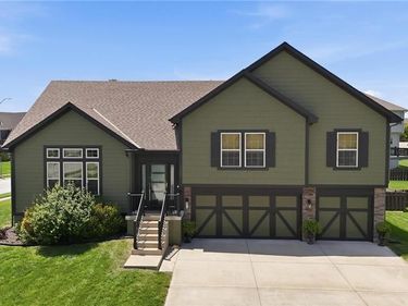 10802 N Oakland Avenue, Kansas City, MO 64157
