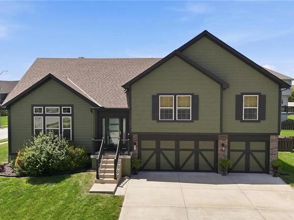 10802 N Oakland Avenue, Kansas City, MO 64157