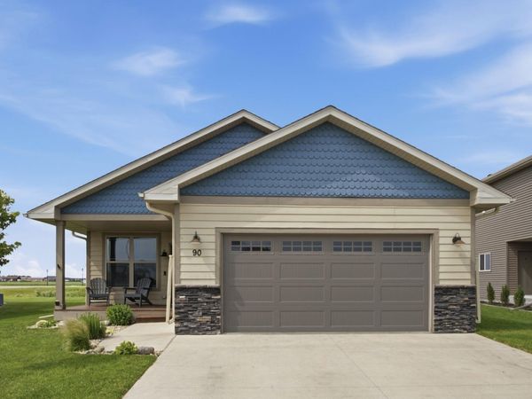 90 6th Street E, Horace, ND 58047