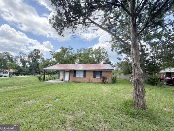 5 Lakeside Drive, Hazlehurst, GA 31539