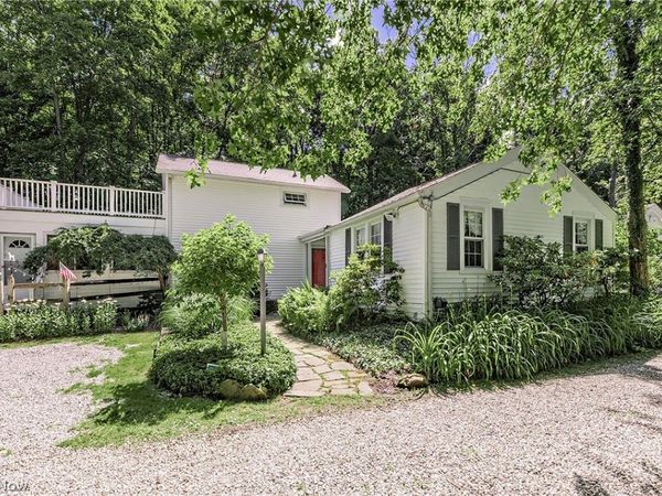 15879 Hemlock Road, Chagrin Falls, OH 44022