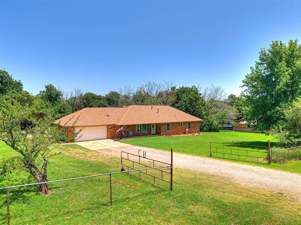 8704 Blackberry Ridge, Edmond, OK 73034 Main Photo
