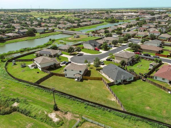 410 S Hunting Lodge LN, Bastrop, TX 78602