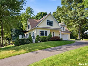 16 Blueberry Hill, Bridgewater, CT 06752