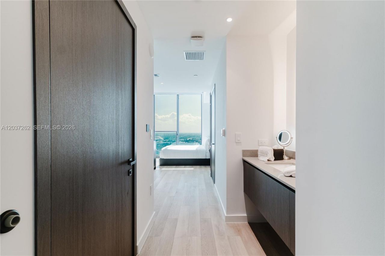 20 NE 11th St , Unit 4807B, Miami, FL 33132 Photo