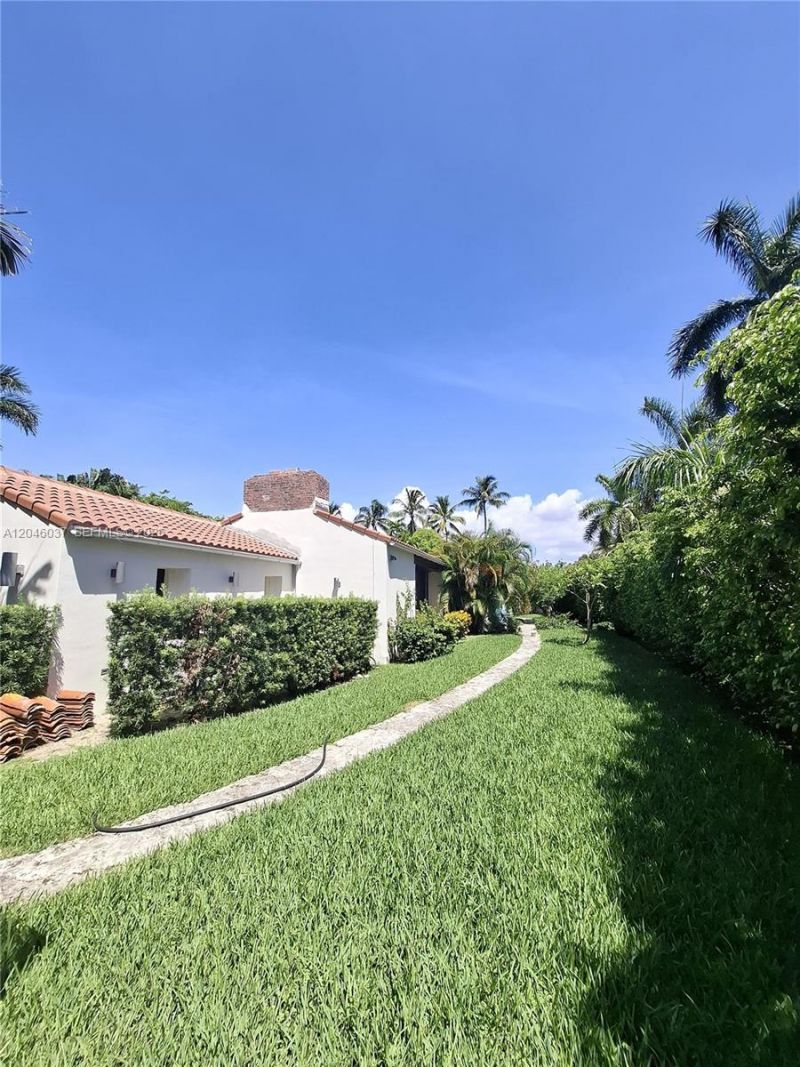 6350 Pinetree Dr, Miami Beach, FL 33141 Photo