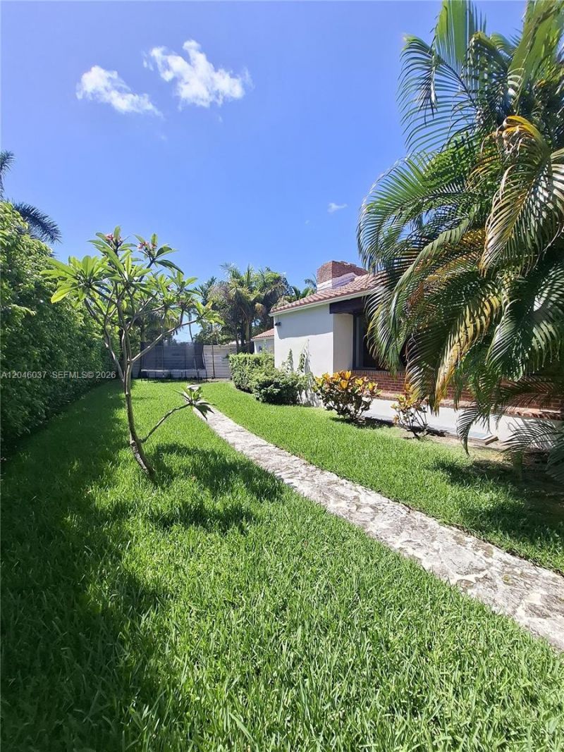 6350 Pinetree Dr, Miami Beach, FL 33141 Photo