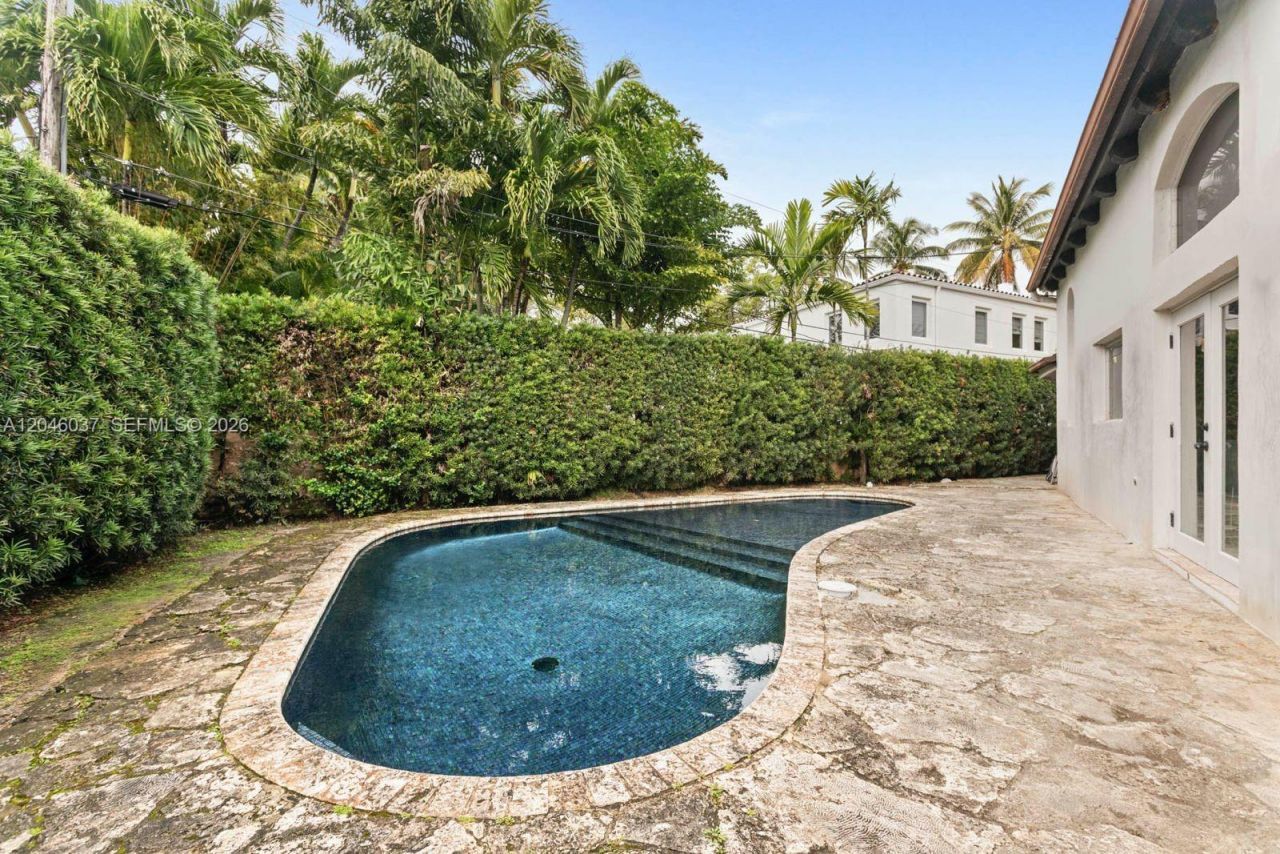 6350 Pinetree Dr, Miami Beach, FL 33141 Photo
