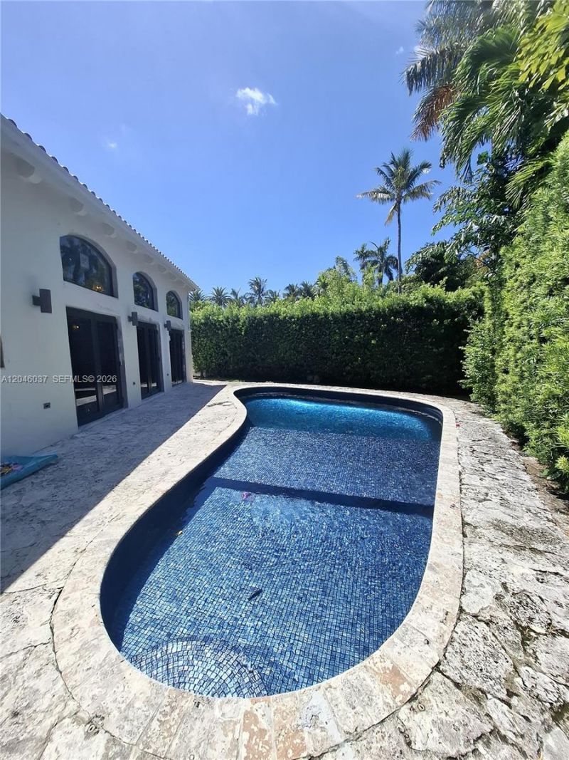 6350 Pinetree Dr, Miami Beach, FL 33141 Photo