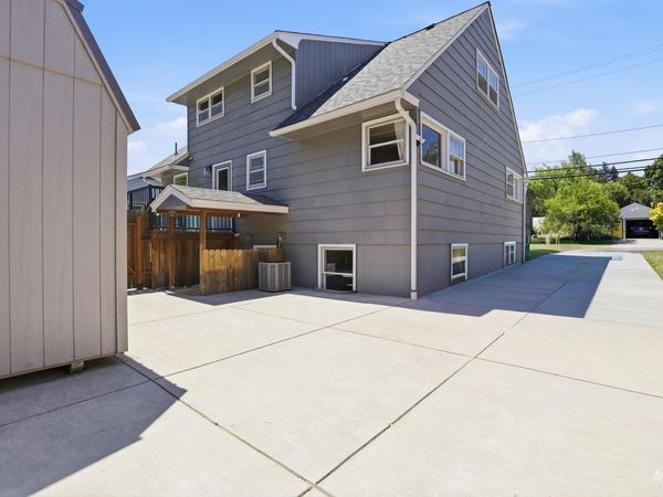 612 S Logan, Moscow, ID 83843