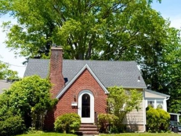 301 Hickory Ave, Bergenfield, NJ 07621