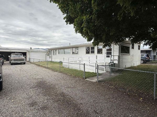 424 N Hodges Rd, Greenacres, WA 99016