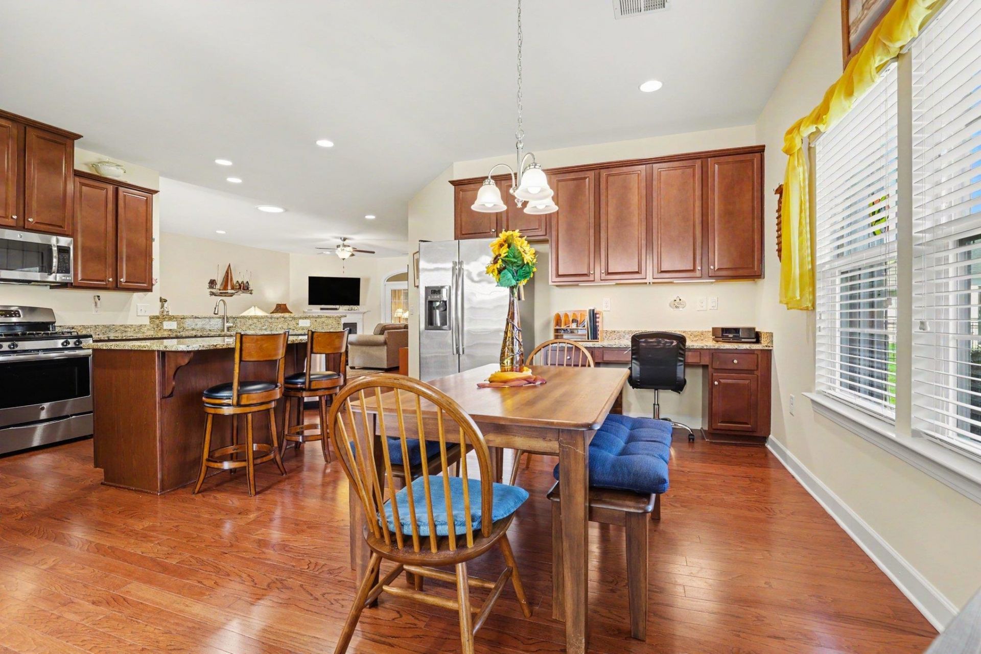 916 Ashbourn Ct. Photo 10