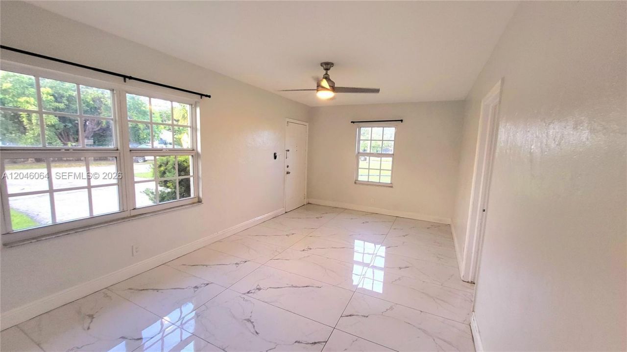 720 NE 5th St , Unit 1-1, Hallandale Beach, FL 33009 Photo