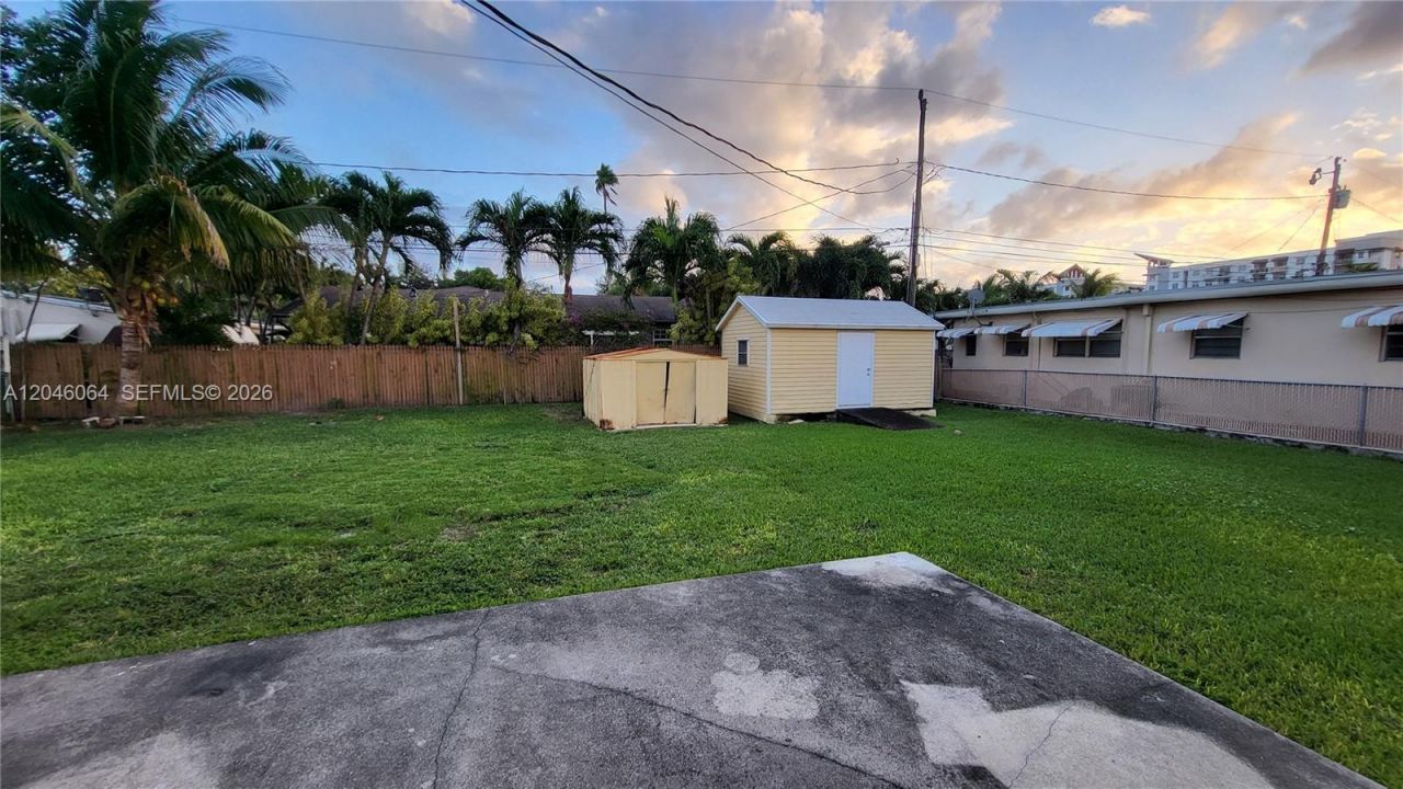720 NE 5th St , Unit 1-1, Hallandale Beach, FL 33009 Photo