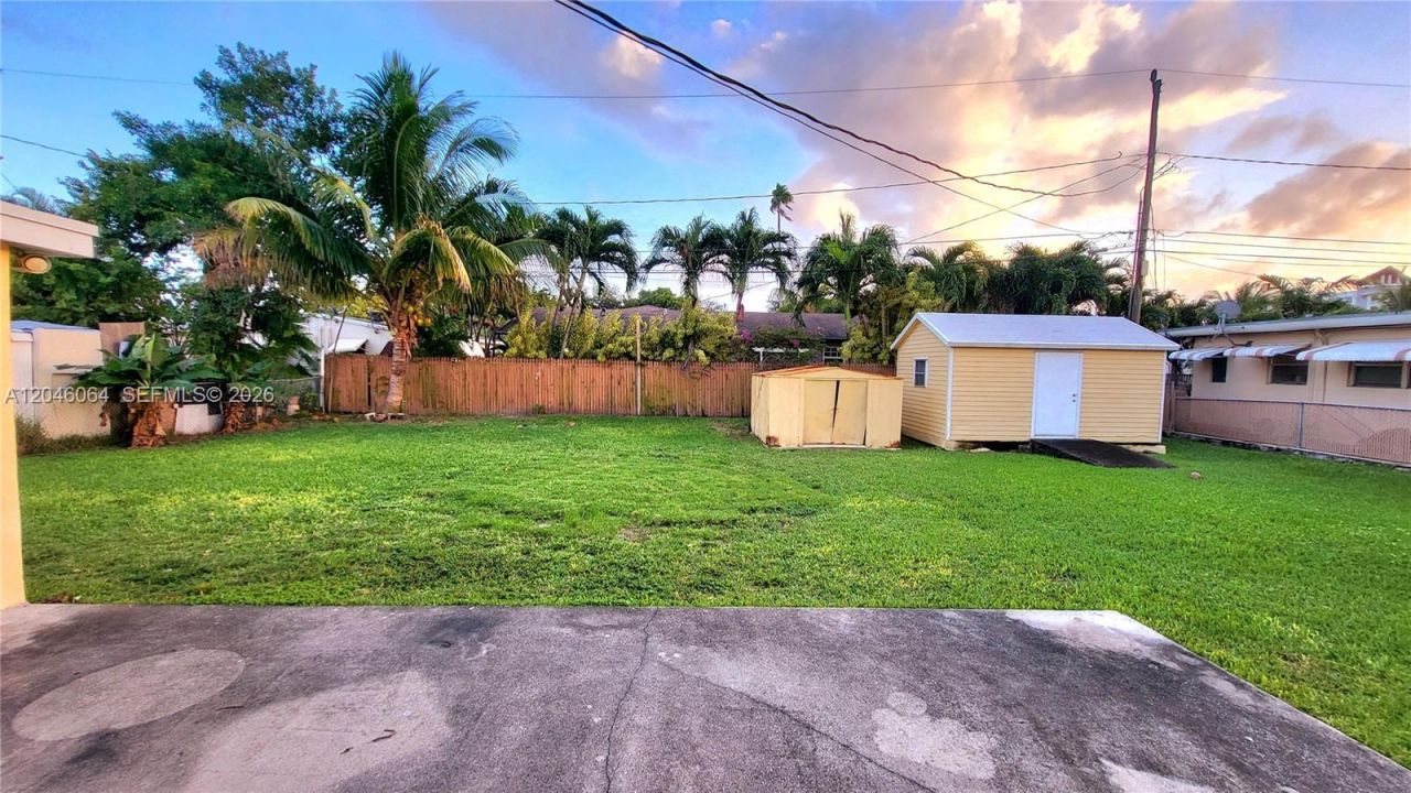 720 NE 5th St , Unit 1-1, Hallandale Beach, FL 33009 Photo
